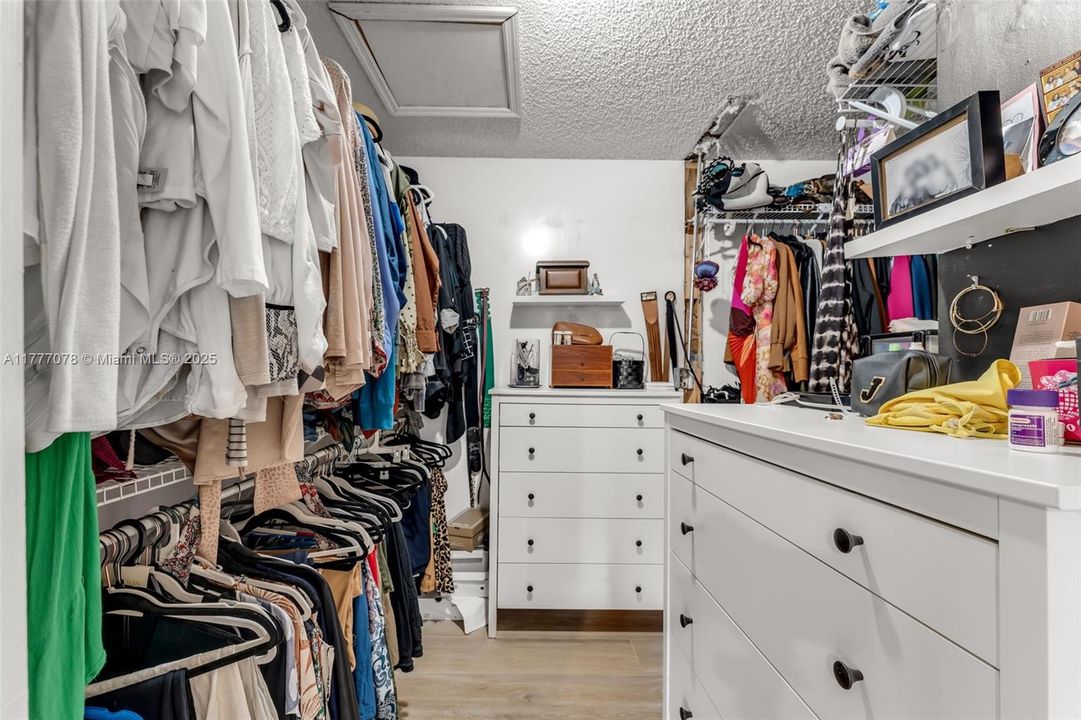 最近售出: $775,000 (5 贝兹, 3 浴室, 2174 平方英尺)