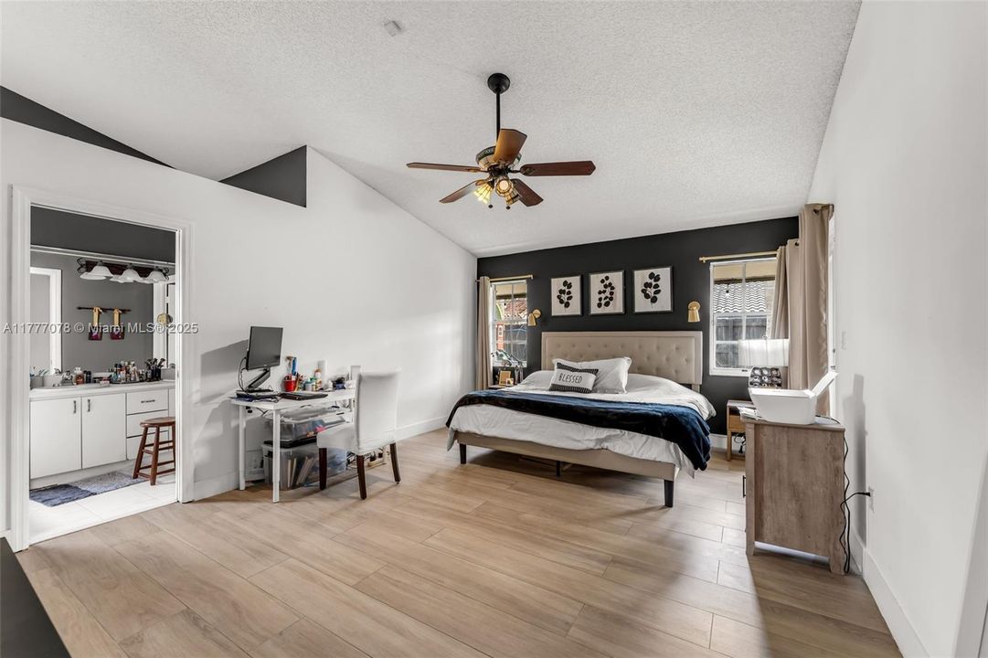 最近售出: $775,000 (5 贝兹, 3 浴室, 2174 平方英尺)