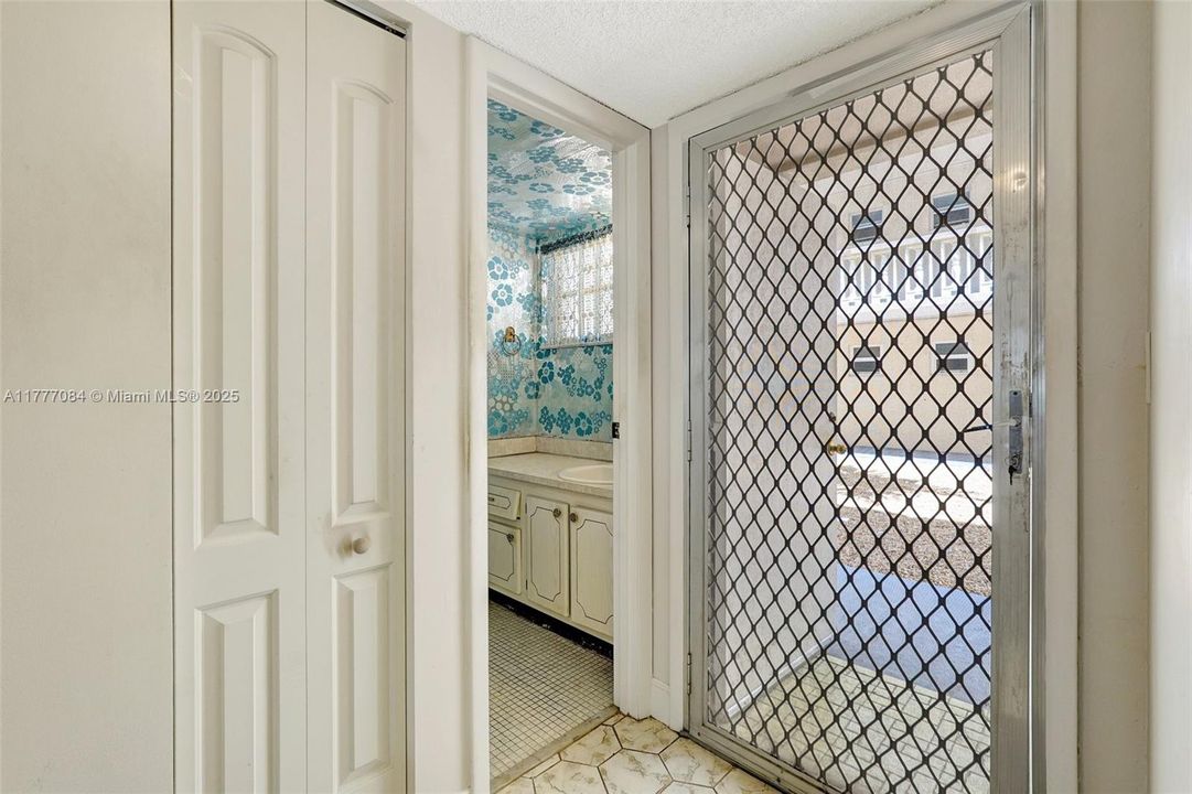 Vendido Recientemente: $99,000 (1 camas, 1 baños, 770 Pies cuadrados)