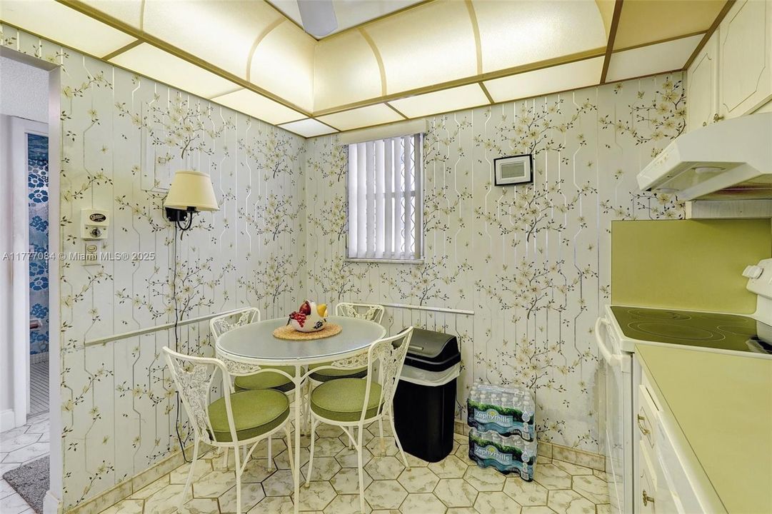 Vendido Recientemente: $99,000 (1 camas, 1 baños, 770 Pies cuadrados)