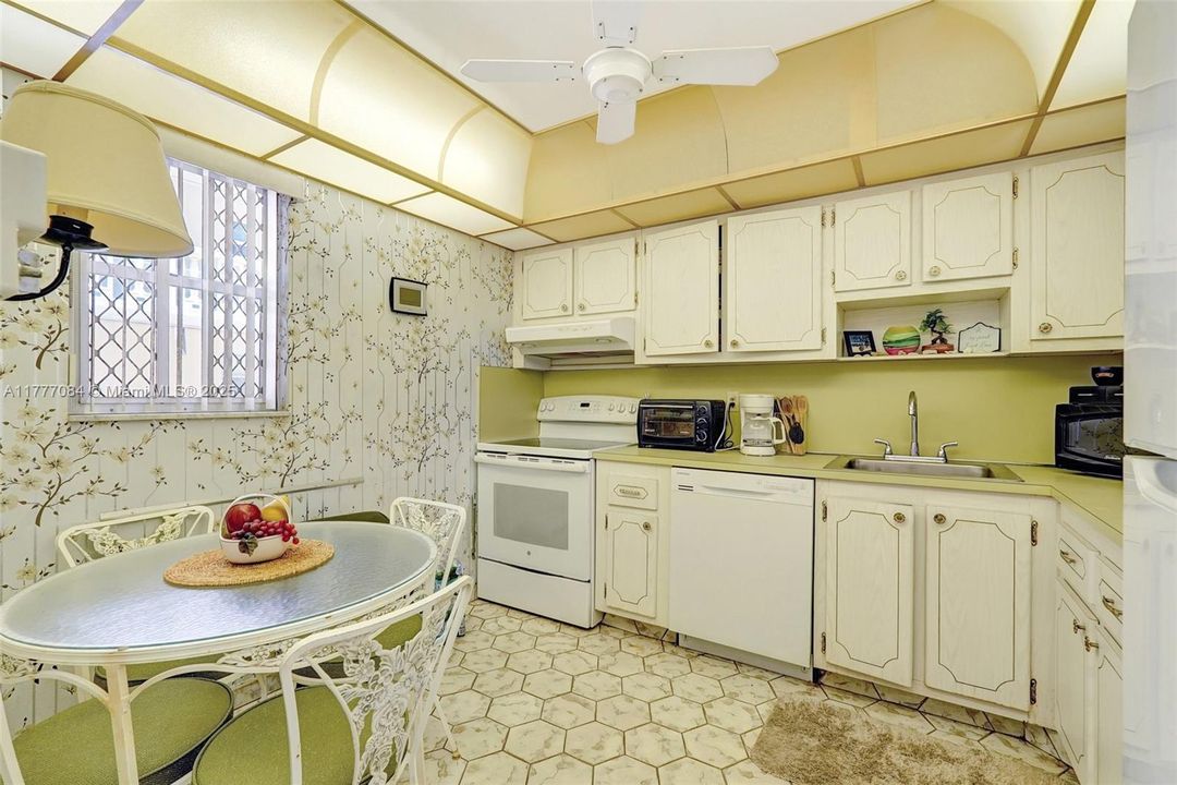 Vendido Recientemente: $99,000 (1 camas, 1 baños, 770 Pies cuadrados)