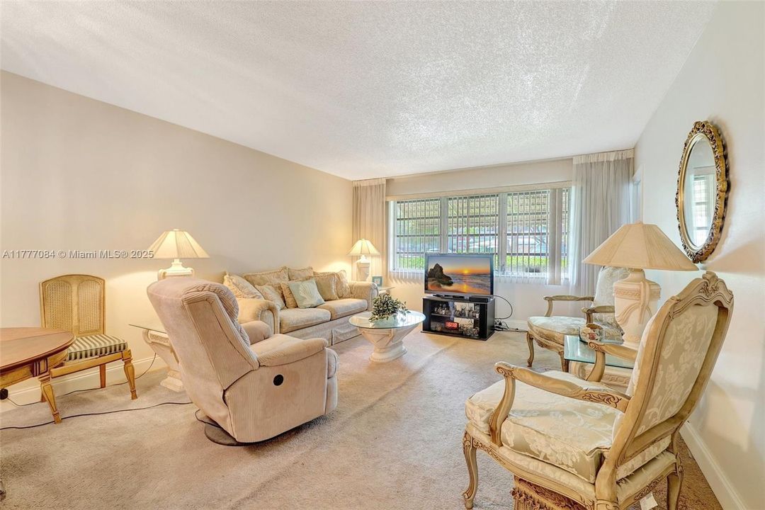 Vendido Recientemente: $99,000 (1 camas, 1 baños, 770 Pies cuadrados)