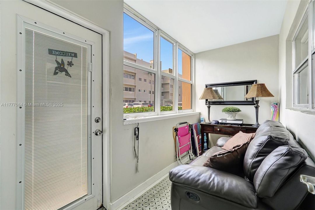 Vendido Recientemente: $99,000 (1 camas, 1 baños, 770 Pies cuadrados)