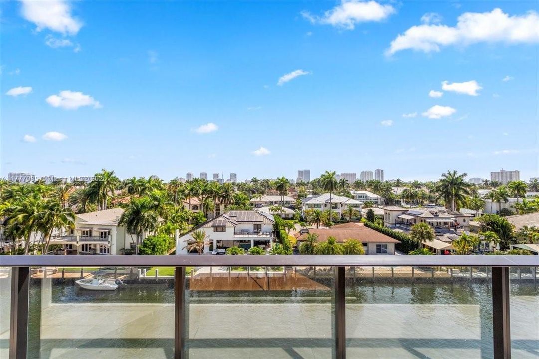 На продажу: $3,495,000 (3 спален, 3 ванн, 2918 Квадратных фут)