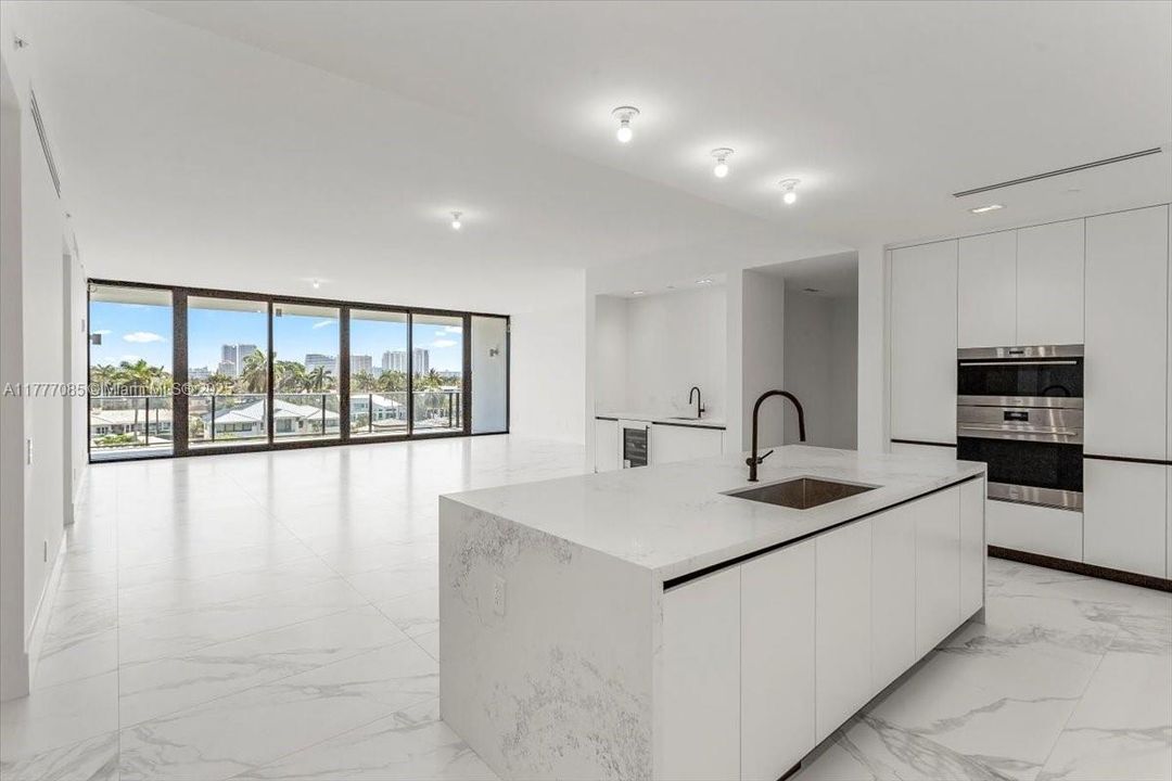 На продажу: $3,495,000 (3 спален, 3 ванн, 2918 Квадратных фут)