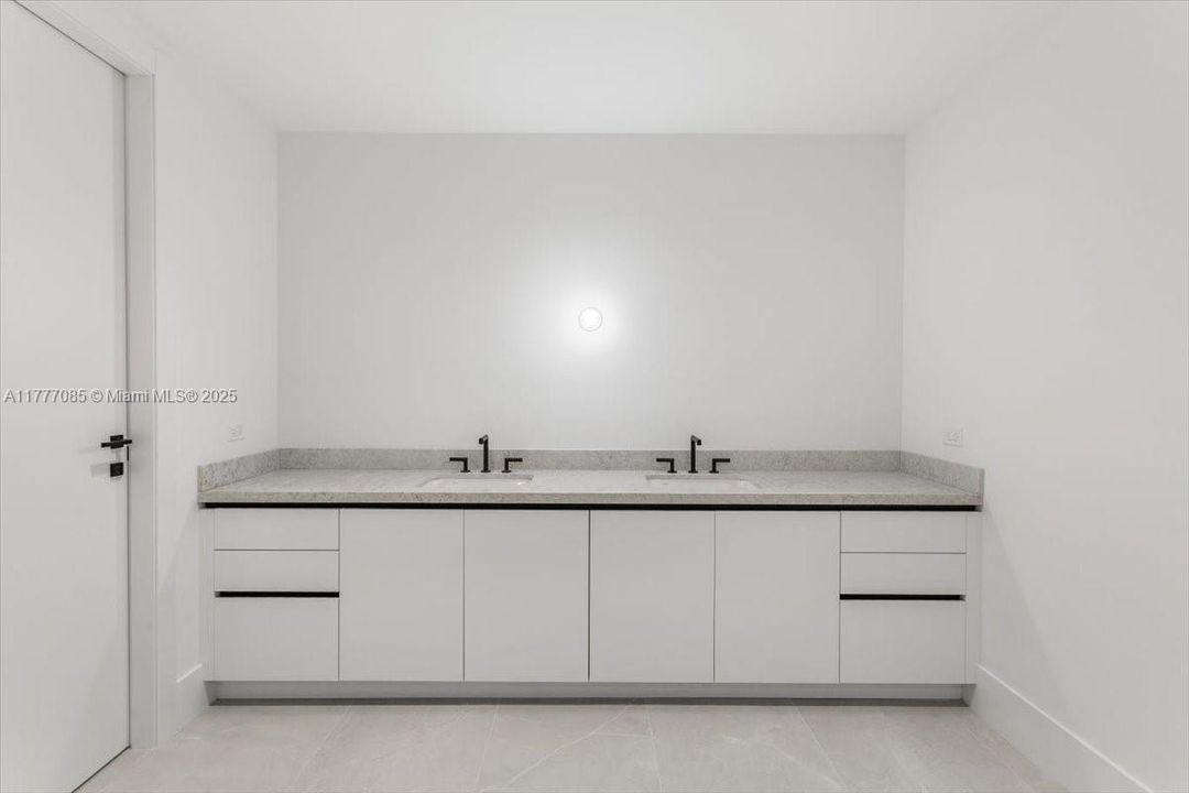 На продажу: $3,495,000 (3 спален, 3 ванн, 2918 Квадратных фут)