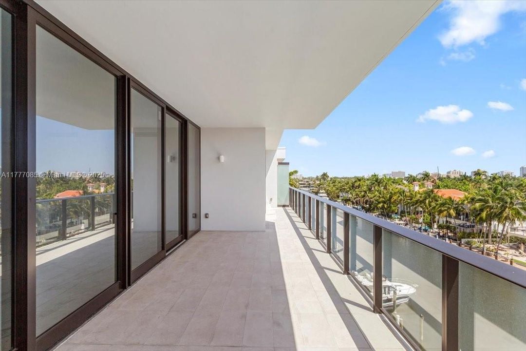 На продажу: $3,495,000 (3 спален, 3 ванн, 2918 Квадратных фут)