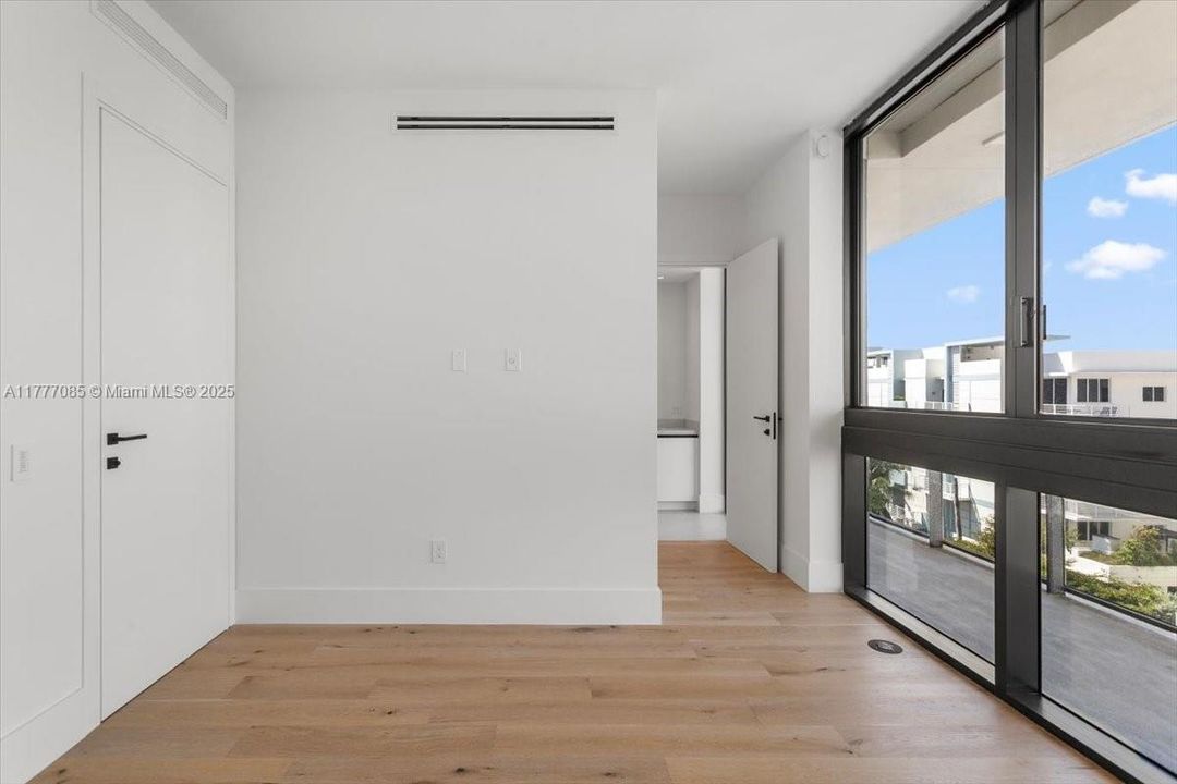 На продажу: $3,495,000 (3 спален, 3 ванн, 2918 Квадратных фут)