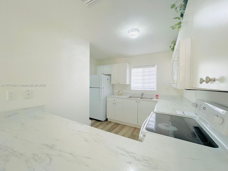 Recently Sold: $280,000 (2 beds, 1 baths, 1140 Square Feet)