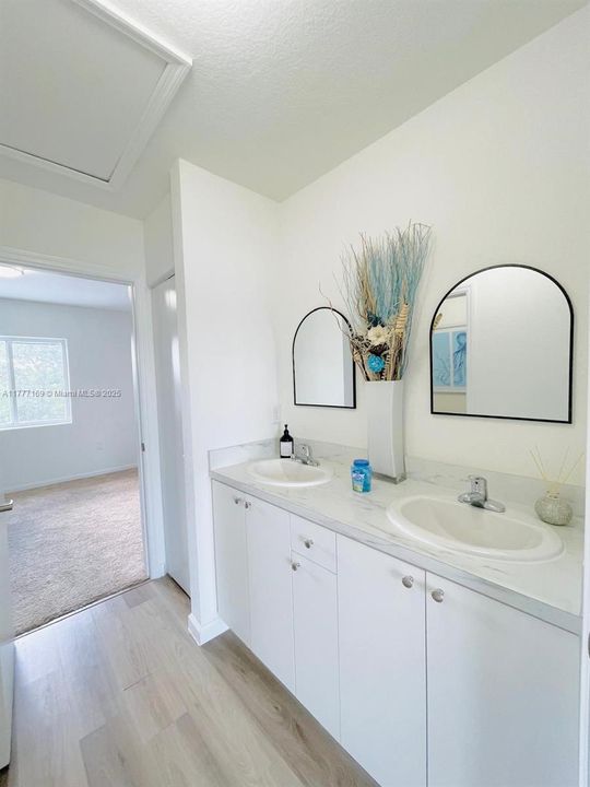 Recently Sold: $280,000 (2 beds, 1 baths, 1140 Square Feet)