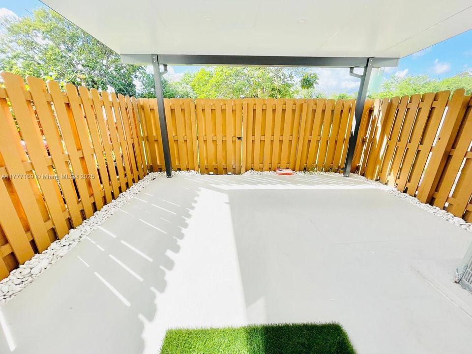 Recently Sold: $280,000 (2 beds, 1 baths, 1140 Square Feet)