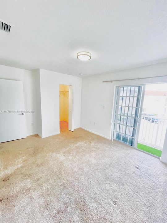 Recently Sold: $280,000 (2 beds, 1 baths, 1140 Square Feet)