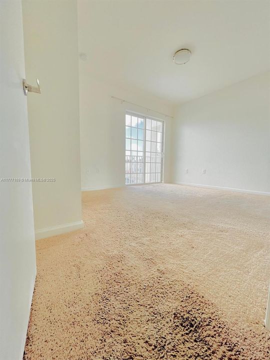 Recently Sold: $280,000 (2 beds, 1 baths, 1140 Square Feet)