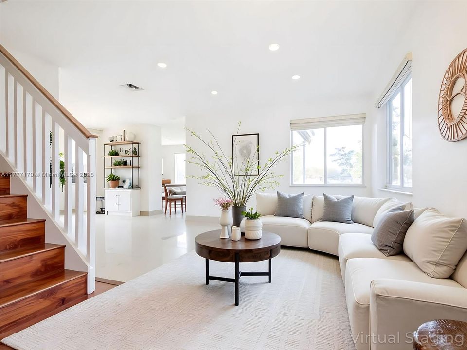 Недавно продано: $820,000 (4 спален, 2 ванн, 1902 Квадратных фут)