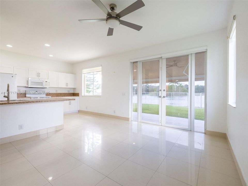 Недавно продано: $820,000 (4 спален, 2 ванн, 1902 Квадратных фут)