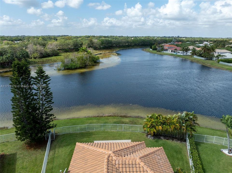 Недавно продано: $820,000 (4 спален, 2 ванн, 1902 Квадратных фут)