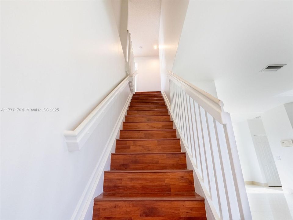 Недавно продано: $820,000 (4 спален, 2 ванн, 1902 Квадратных фут)