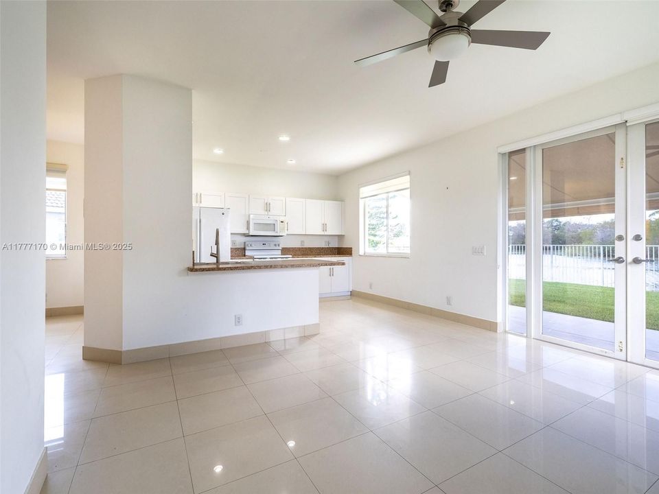 Недавно продано: $820,000 (4 спален, 2 ванн, 1902 Квадратных фут)