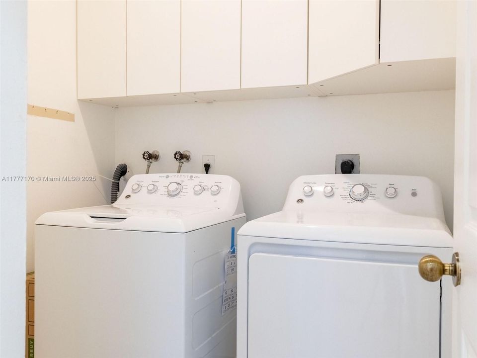 Недавно продано: $820,000 (4 спален, 2 ванн, 1902 Квадратных фут)