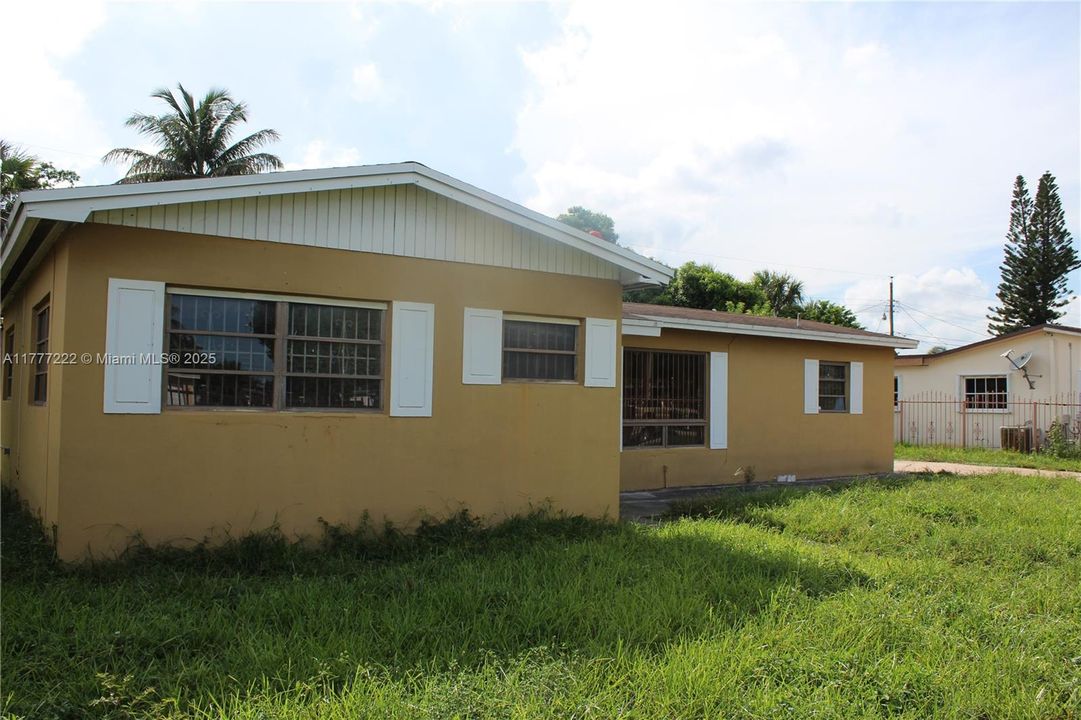 Recently Rented: $2,500 (3 beds, 1 baths, 1216 Square Feet)