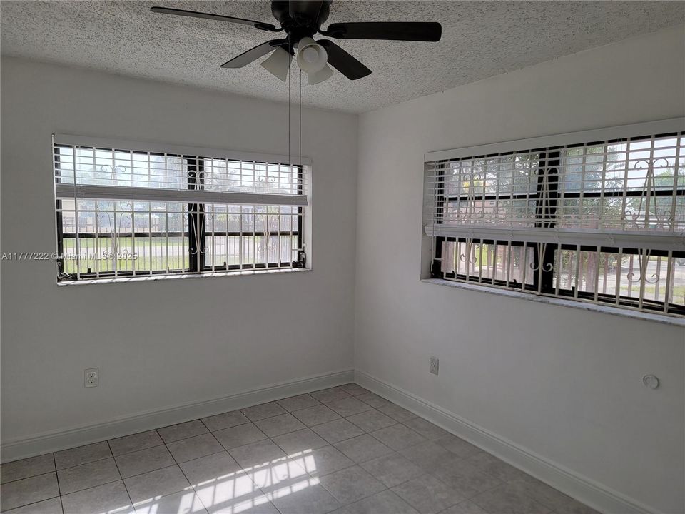 Recently Rented: $2,500 (3 beds, 1 baths, 1216 Square Feet)