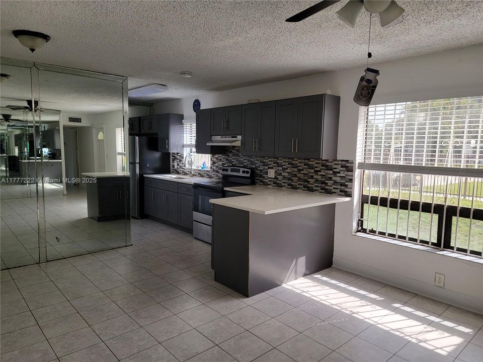 Recently Rented: $2,500 (3 beds, 1 baths, 1216 Square Feet)