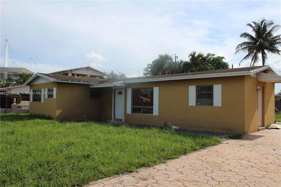 Recently Rented: $2,500 (3 beds, 1 baths, 1216 Square Feet)