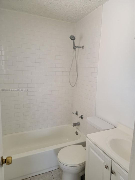 Recently Rented: $2,500 (3 beds, 1 baths, 1216 Square Feet)