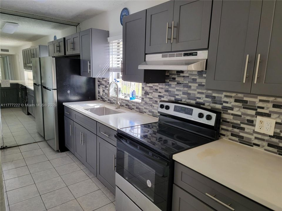 Recently Rented: $2,500 (3 beds, 1 baths, 1216 Square Feet)