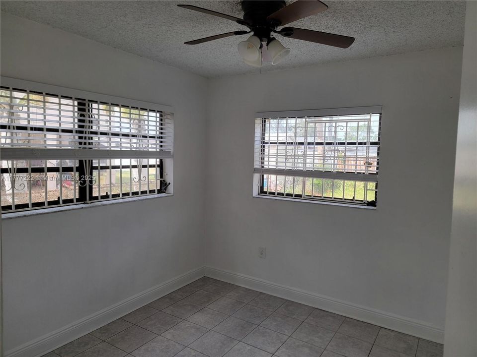 Recently Rented: $2,500 (3 beds, 1 baths, 1216 Square Feet)