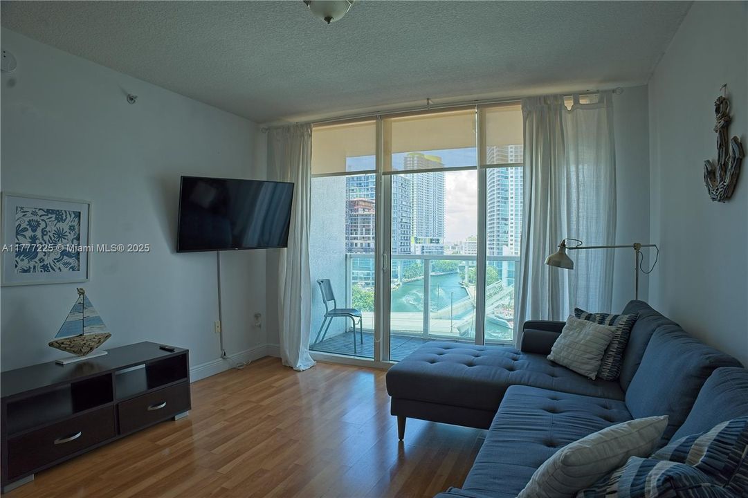 Недавно арендовано: $3,000 (1 спален, 1 ванн, 775 Квадратных фут)