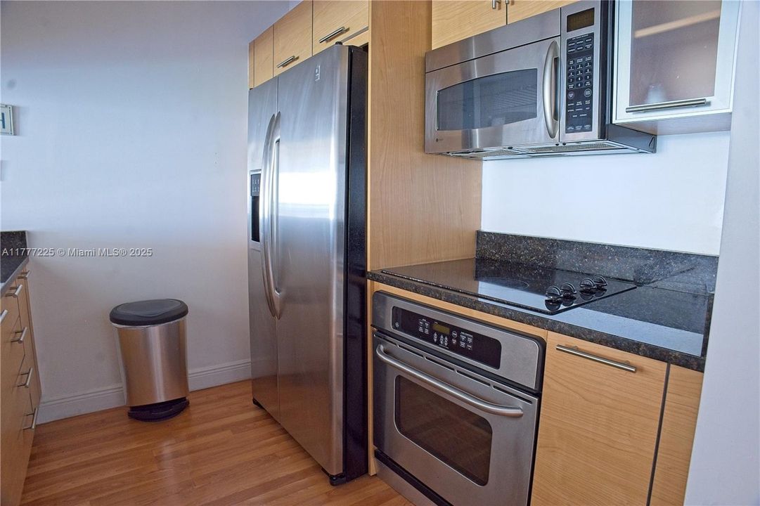 Недавно арендовано: $3,000 (1 спален, 1 ванн, 775 Квадратных фут)