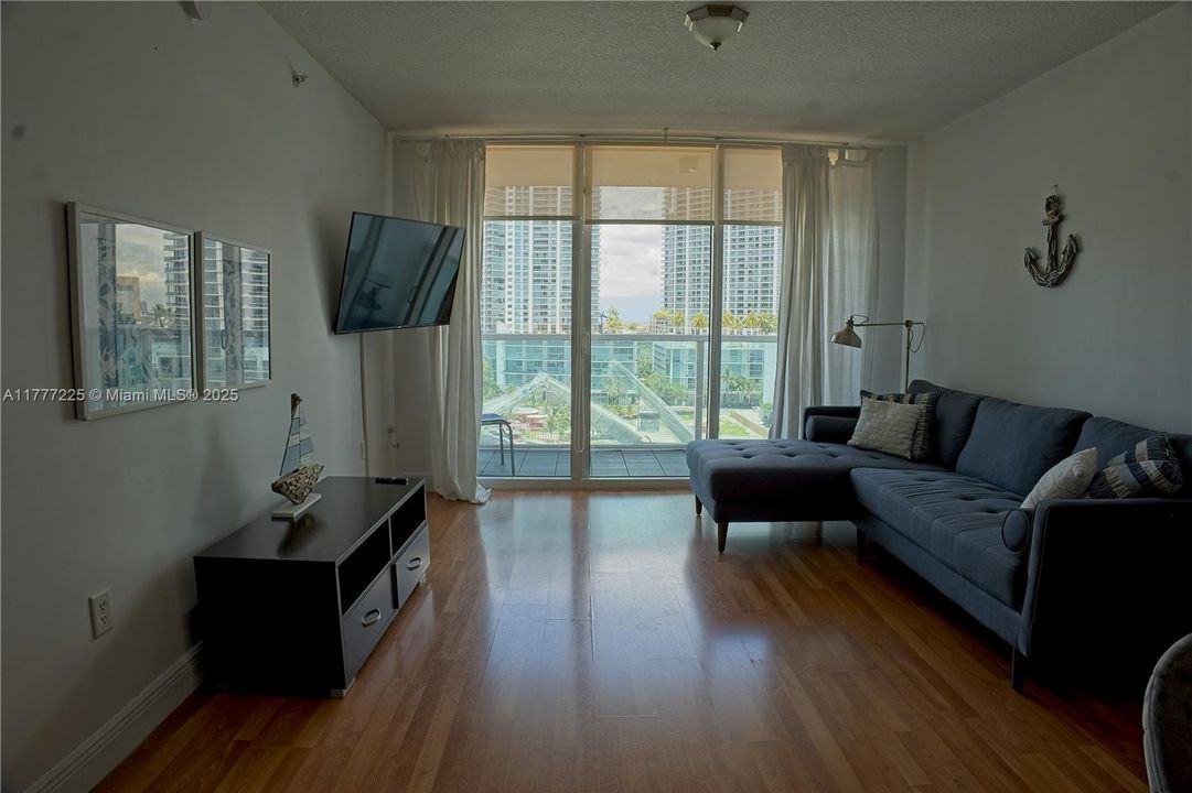 Недавно арендовано: $3,000 (1 спален, 1 ванн, 775 Квадратных фут)