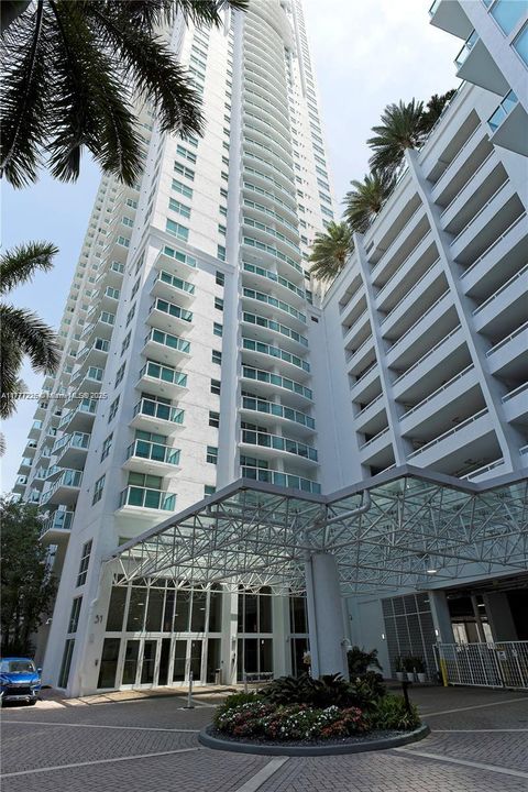 Недавно арендовано: $3,000 (1 спален, 1 ванн, 775 Квадратных фут)