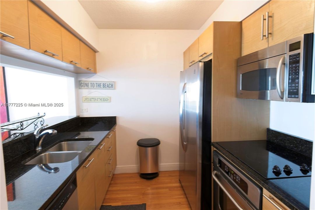 Недавно арендовано: $3,000 (1 спален, 1 ванн, 775 Квадратных фут)