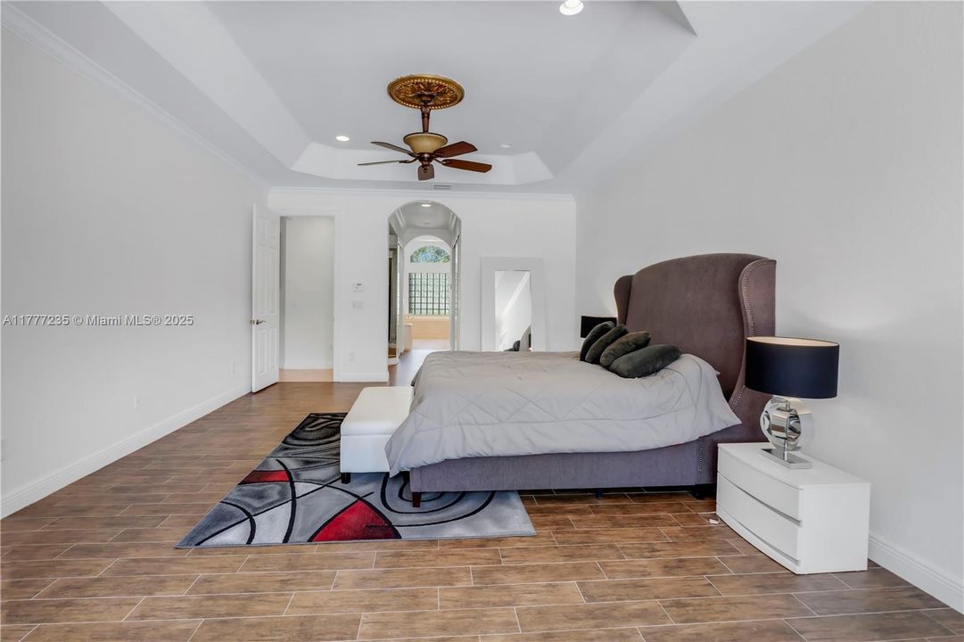 Recently Sold: $1,595,000 (5 beds, 3 baths, 3372 Square Feet)