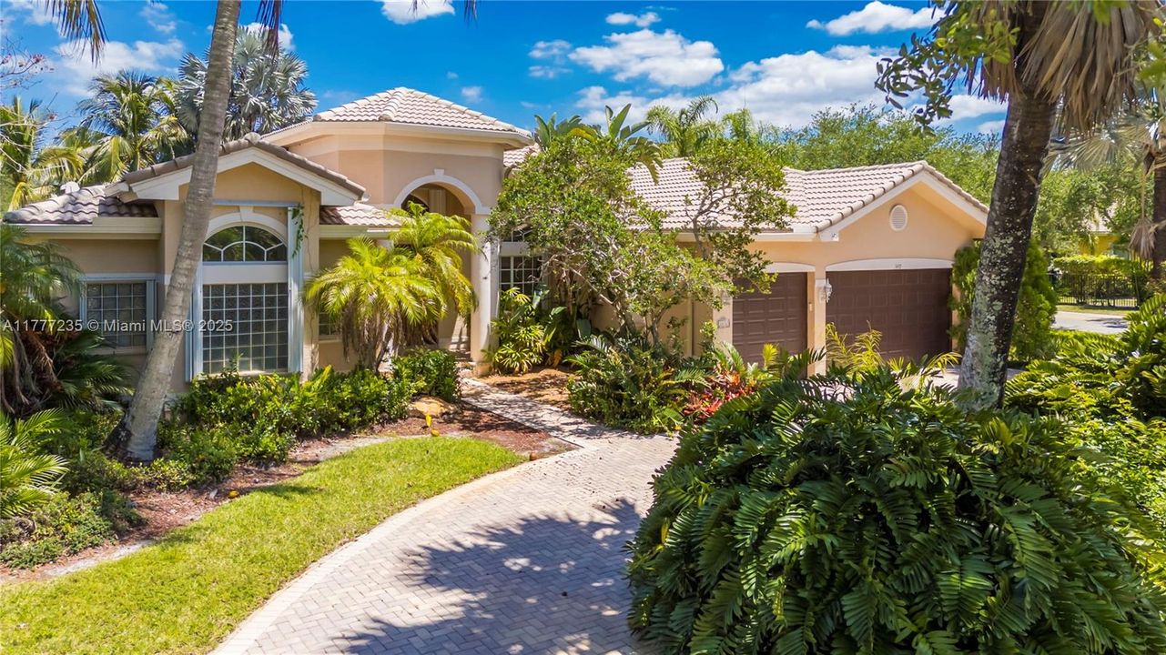 Recently Sold: $1,595,000 (5 beds, 3 baths, 3372 Square Feet)