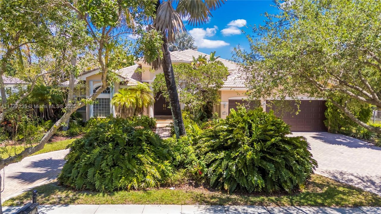 Recently Sold: $1,595,000 (5 beds, 3 baths, 3372 Square Feet)