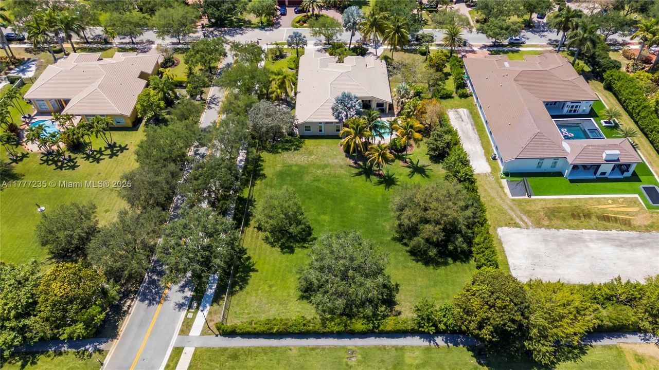 Recently Sold: $1,595,000 (5 beds, 3 baths, 3372 Square Feet)