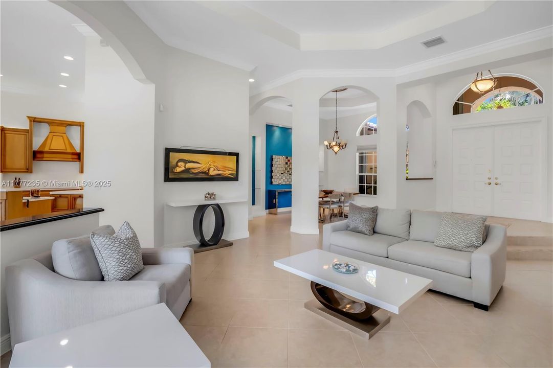 Recently Sold: $1,595,000 (5 beds, 3 baths, 3372 Square Feet)