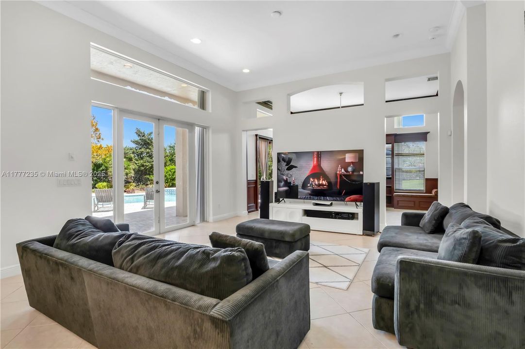 Recently Sold: $1,595,000 (5 beds, 3 baths, 3372 Square Feet)