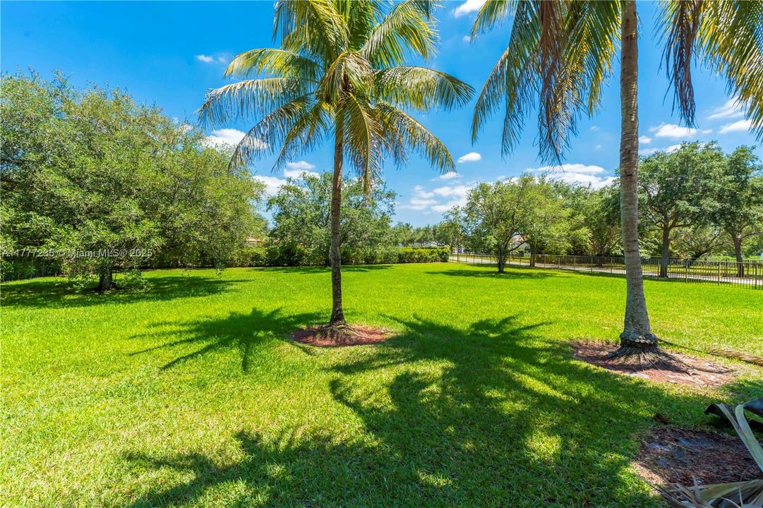 Recently Sold: $1,595,000 (5 beds, 3 baths, 3372 Square Feet)