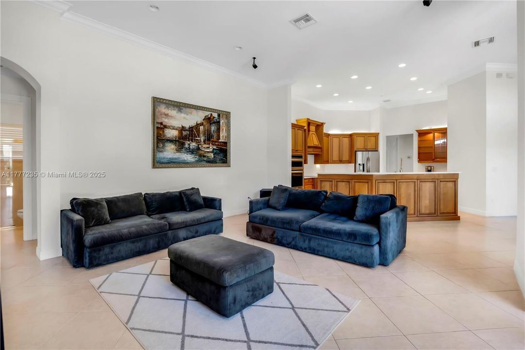 Recently Sold: $1,595,000 (5 beds, 3 baths, 3372 Square Feet)