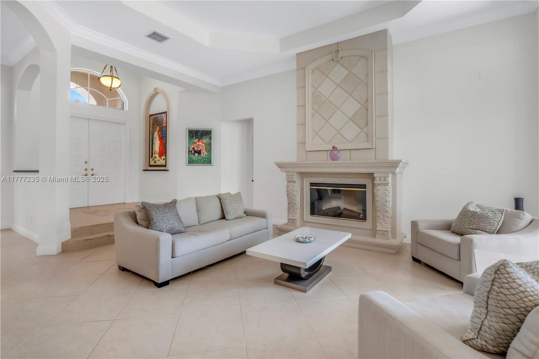 Recently Sold: $1,595,000 (5 beds, 3 baths, 3372 Square Feet)