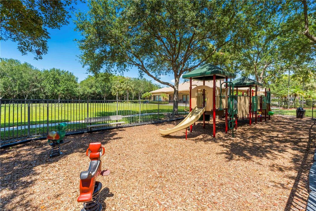 Recently Sold: $1,595,000 (5 beds, 3 baths, 3372 Square Feet)