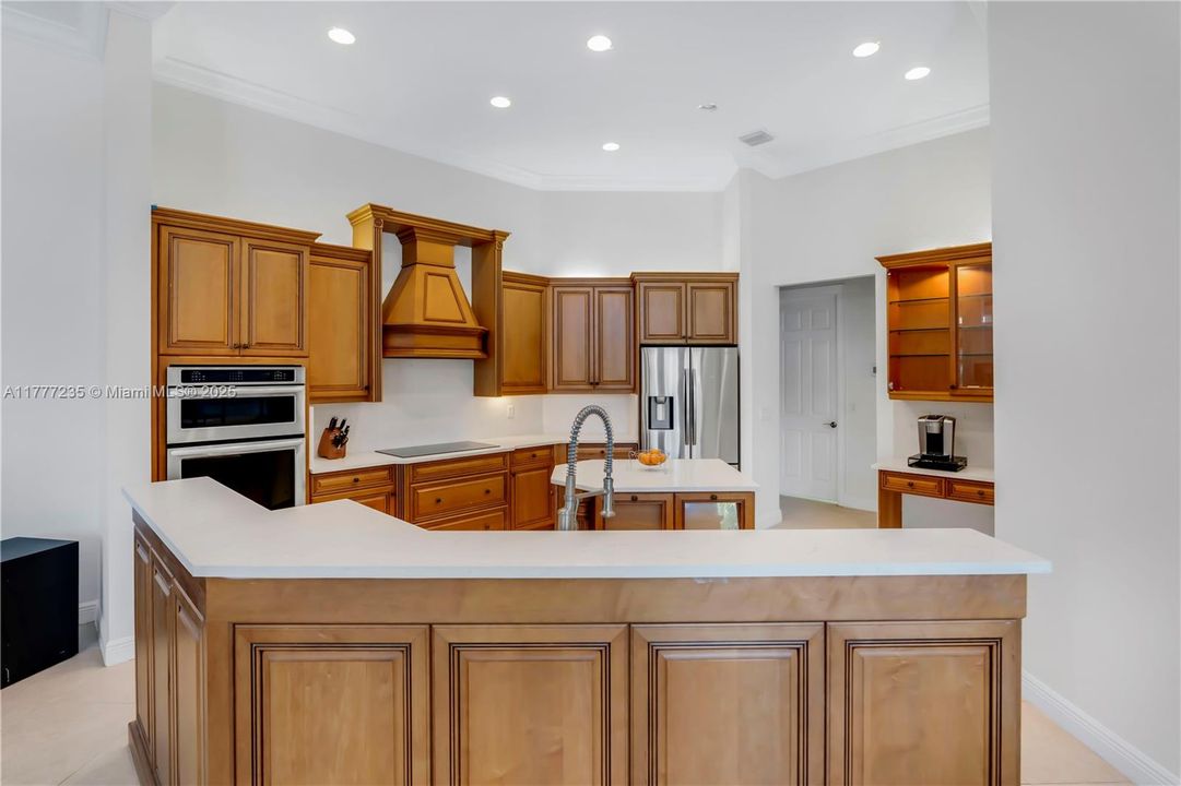 Recently Sold: $1,595,000 (5 beds, 3 baths, 3372 Square Feet)