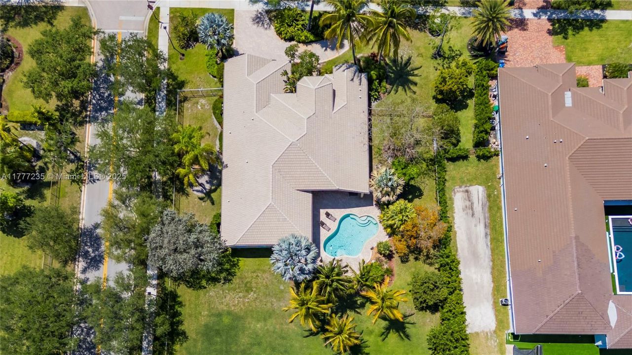 Recently Sold: $1,595,000 (5 beds, 3 baths, 3372 Square Feet)