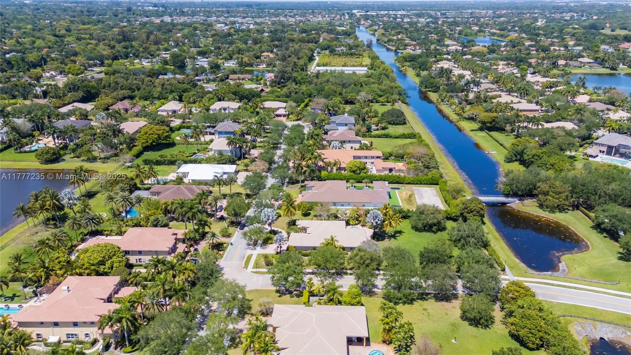 Recently Sold: $1,595,000 (5 beds, 3 baths, 3372 Square Feet)