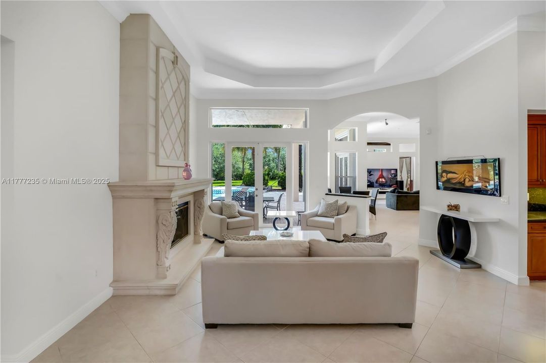 Recently Sold: $1,595,000 (5 beds, 3 baths, 3372 Square Feet)