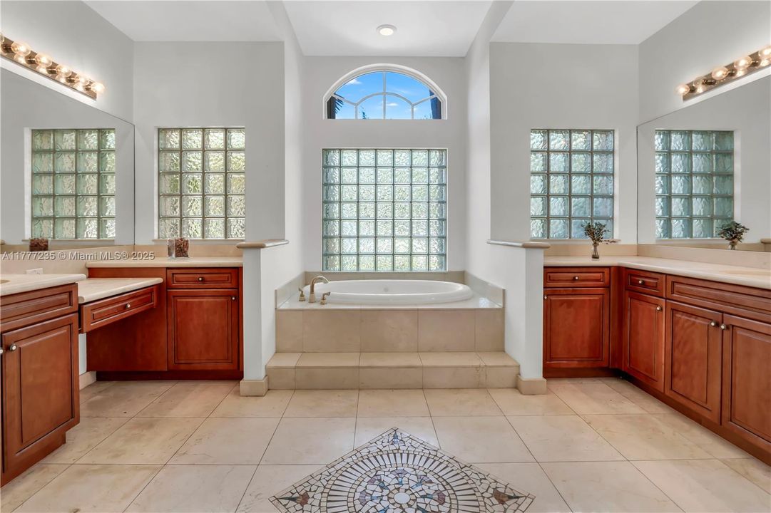 Recently Sold: $1,595,000 (5 beds, 3 baths, 3372 Square Feet)